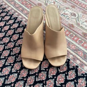 Pour la Victoire nude heels
